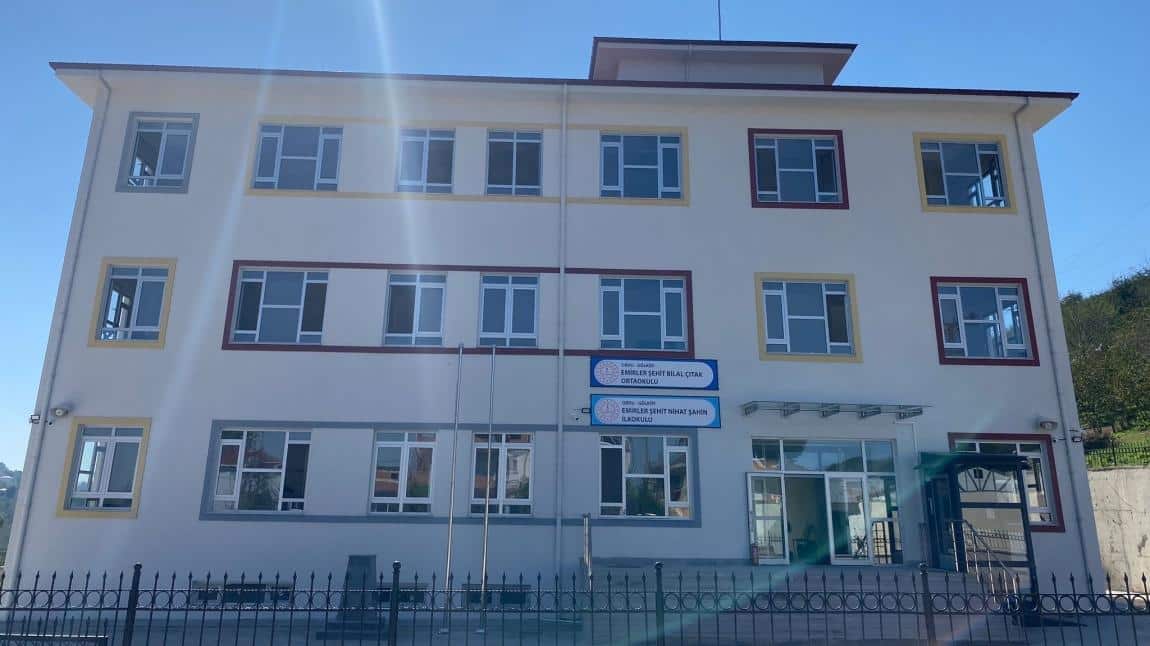 Emirler Şehit Nihat Şahin İlkokulu Fotoğrafı